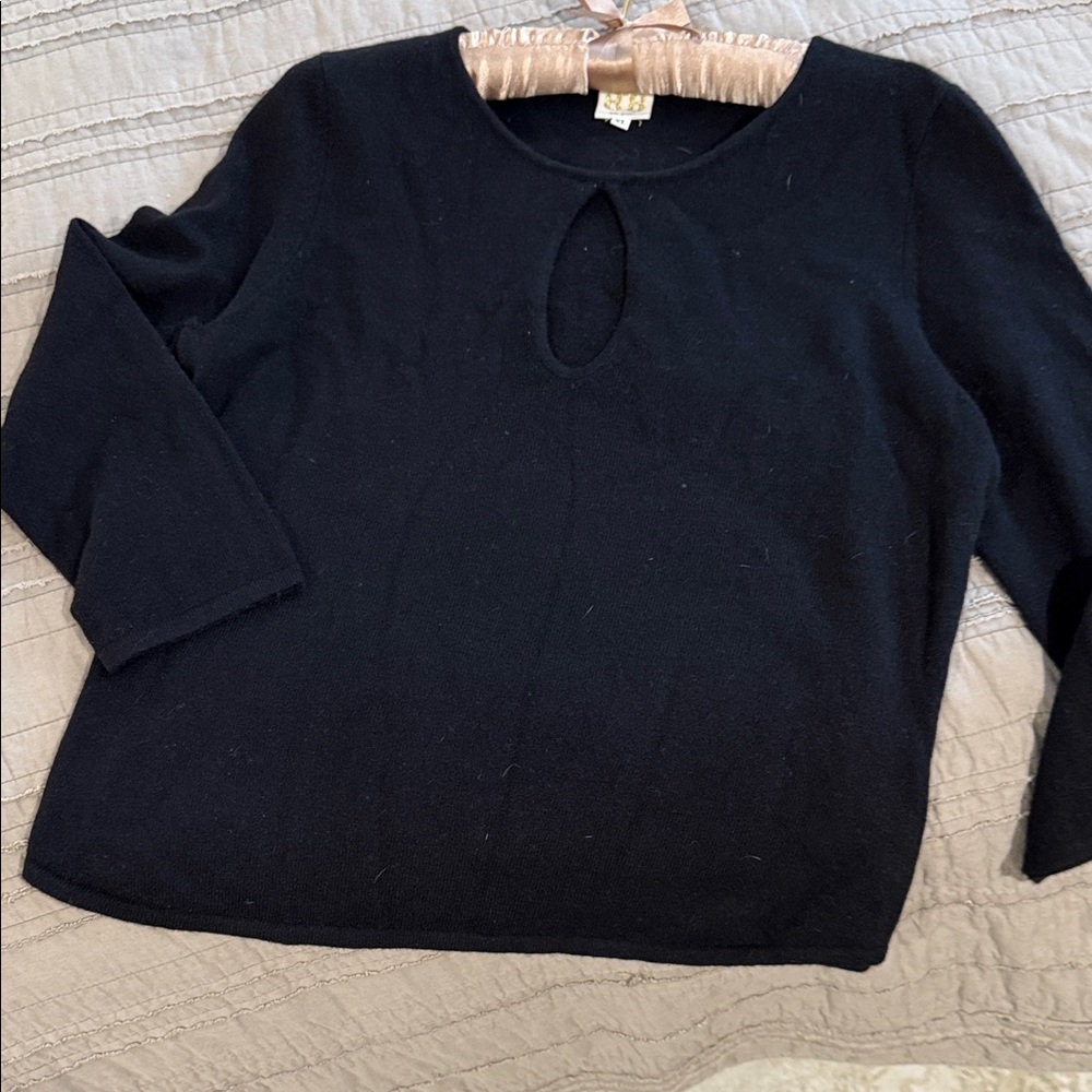 100% Cashmere Black Women's Sweater with key hole front